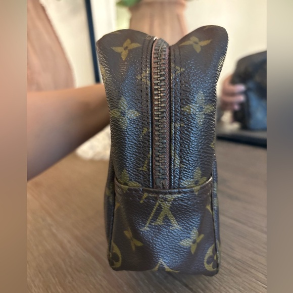 Louis Vuitton Monogram Toiletry Bag - Picture 5 of 11